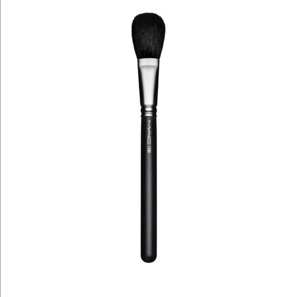 Brand new MAC 129 brush